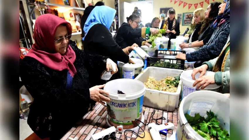Bornova’da Atıklar Toprağa Can Oldu haberinin görseli