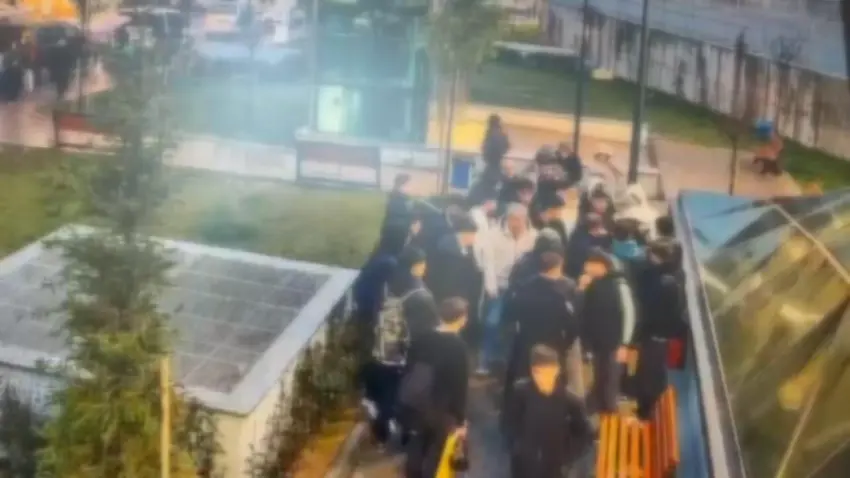 Darbedilen çocuğu kurtarmak isterken 6 yerinden bıçaklandı haberinin görseli