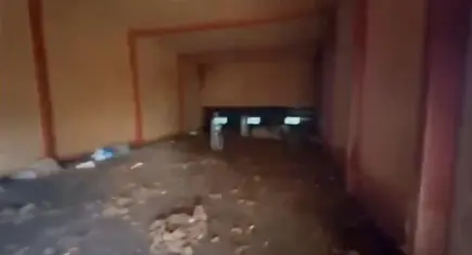 Kaçakçıların yöntemi şok etti: Dışkıyla kamufle ettikleri kamyonetten 19 kaçak göçmen çıktı