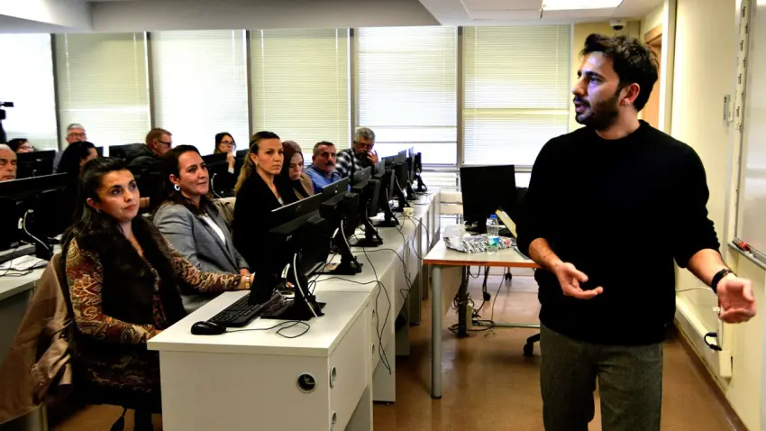 Bornova Muhtarlar Akademisi dijital eğitime devam ediyor haberinin görseli