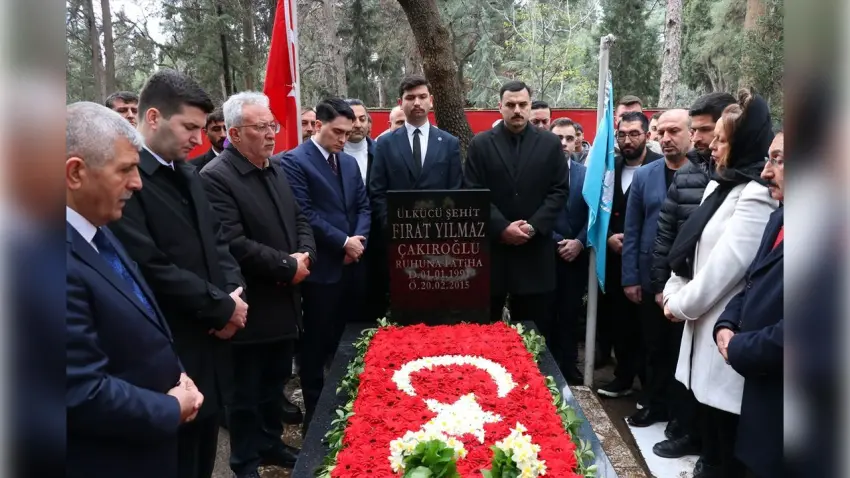 Fırat Çakıroğlu, ölümünün 11. Yılında mezarı başında anıldı haberinin görseli