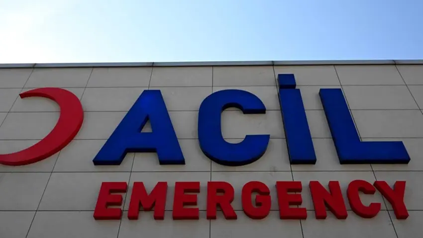 Minibüs ile otomobil çarpıştı: Çok sayıda yaralı var haberinin görseli