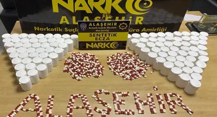Alaşehir polisi geçit vermedi: Genç zehir tacirlerine suçüstü