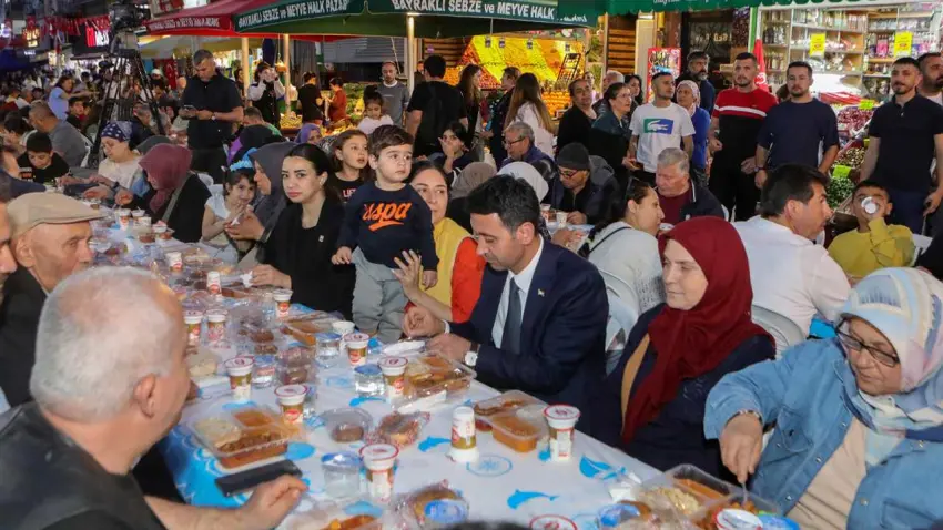 Bayraklı’da Ramazan coşkusu başladı haberinin görseli