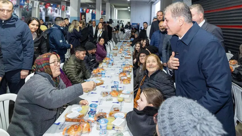 Buca’da bereket sofrası: Başkan Tugay binlerce vatandaşla iftar açtı haberinin görseli