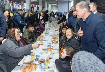 Buca’da bereket sofrası: Başkan Tugay binlerce vatandaşla iftar açtı