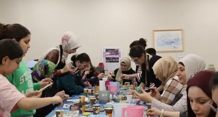 İzmirli kadınlar seramik atölyesinde buluştu