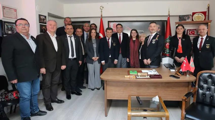 Karşıyaka’da gazilere ve şehit ailelerine vefa ziyareti haberinin görseli