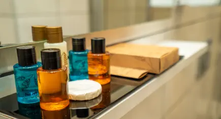 Otellerde tek kullanımlık ürün dönemi kapanıyor: Mini şampuanlar tarih oluyor