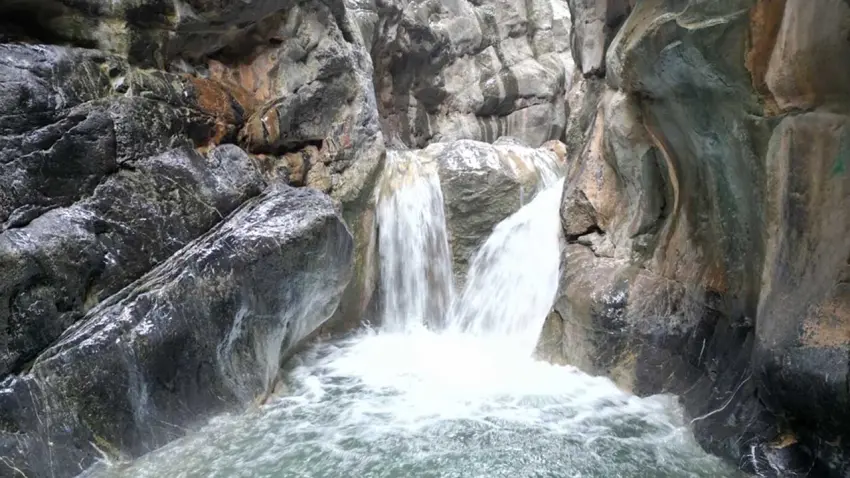 Spil Dağı’nda su sesi yeniden yükseliyor: Saklı Kanyon akmaya başladı haberinin görseli