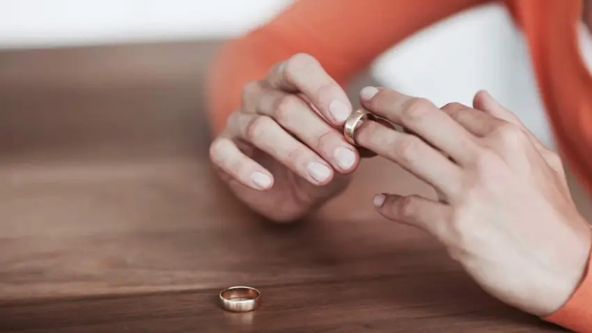 2025’te evlilikler azaldı, boşanmalar zirveye çıktı haberinin görseli