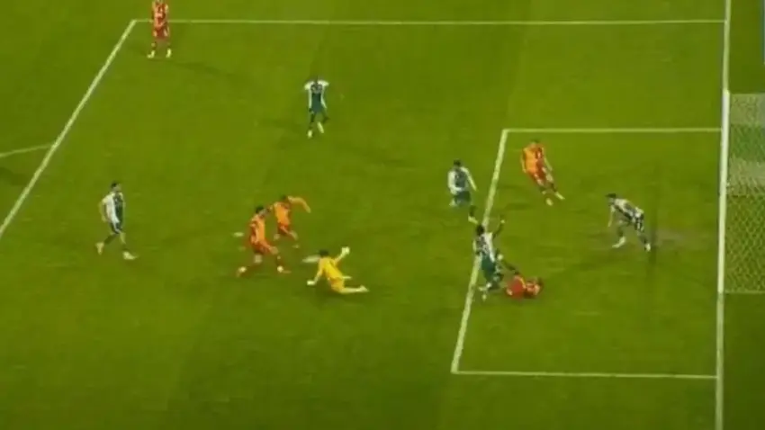 Galatasaray'ın iptal edilen golündeki VAR konuşmaları açıklandı haberinin görseli