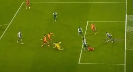 Galatasaray'ın iptal edilen golündeki VAR konuşmaları açıklandı