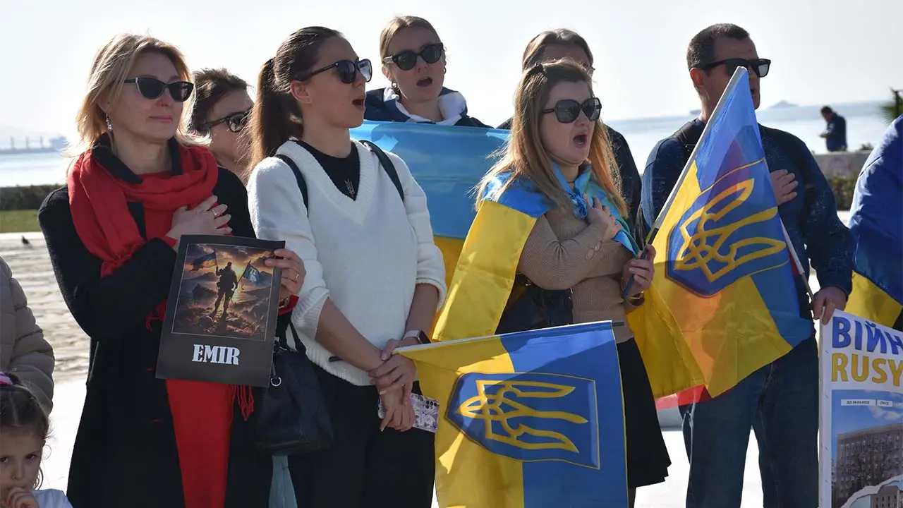 İzmir’de Ukraynalılardan savaşın 4’üncü yılında barış çağrısı