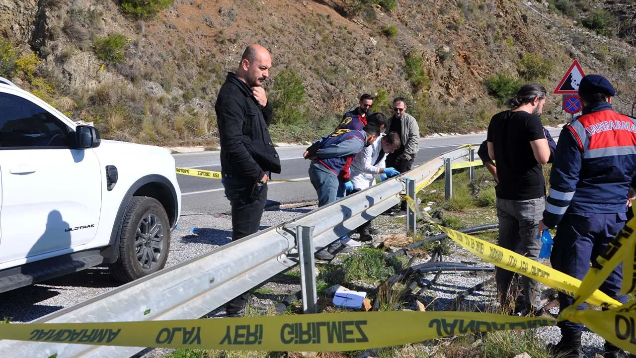Antalya’da yol kenarında kadın cesedi bulundu: Eşi gözaltında