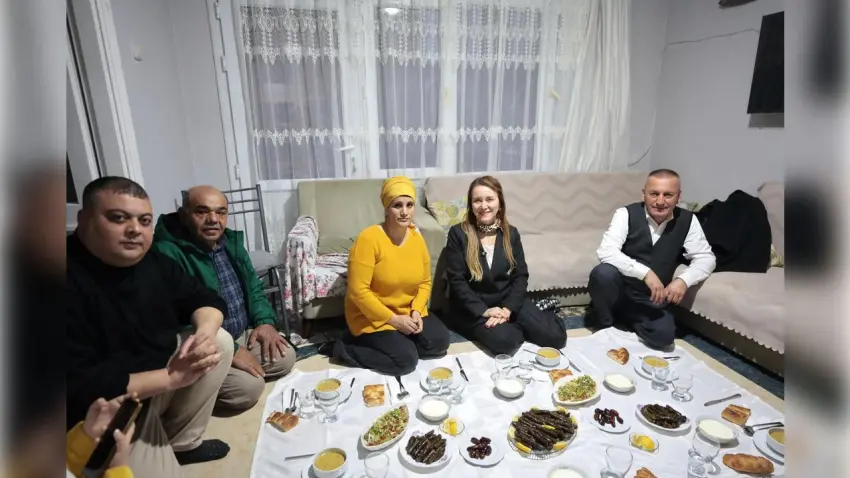 Başkan Mutlu, otizmli çocukların iftar sofrasına konuk oldu haberinin görseli