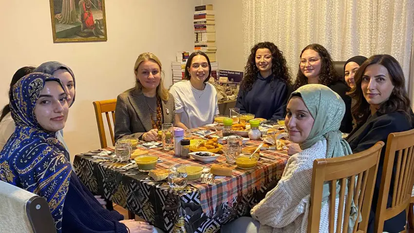 CHP’li Ösen, üniversite öğrencileriyle iftarda buluştu haberinin görseli