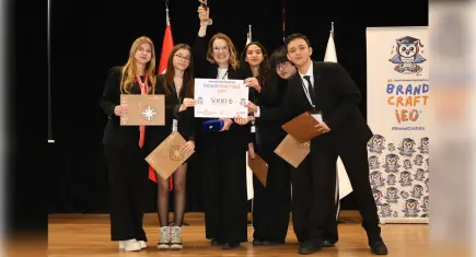 İEÜ’de gençler dijital pazarlama maratonunda yarıştı