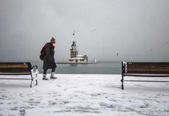 İstanbul soğuk ve yağışlı havaya hazırlanıyor: Valilikten 15 ilçe için kar uyarısı!