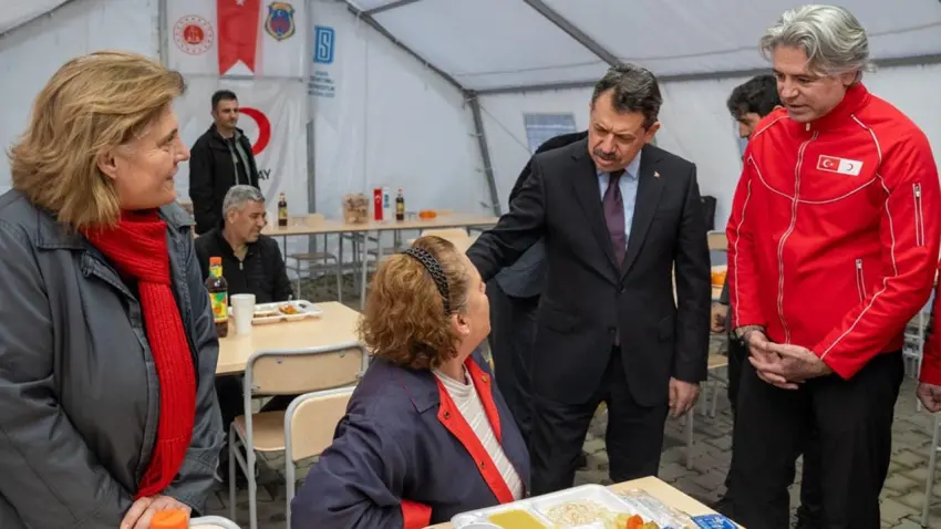 İzmir’de yükümlülerden ihtiyaç sahiplerine iftar desteği haberinin görseli