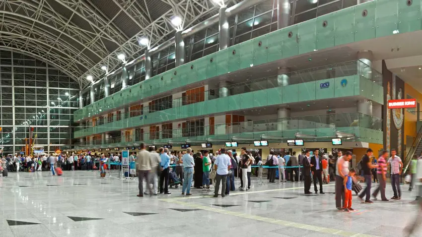 Milletvekili Bursalı Aksoy’dan Adnan Menderes Havalimanı övgüsü haberinin görseli