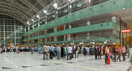 Milletvekili Bursalı Aksoy’dan Adnan Menderes Havalimanı övgüsü