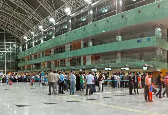 Milletvekili Bursalı Aksoy’dan Adnan Menderes Havalimanı övgüsü