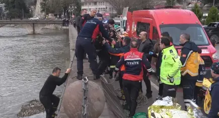 Amasya’da korku dolu anlar: Otomobil Yeşilırmak’a uçtu!