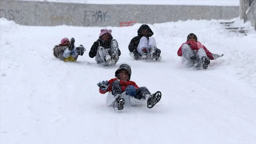 Eğitime kar engeli: 27 Şubat'ta hangi illerde okullar tatil? haberinin görseli