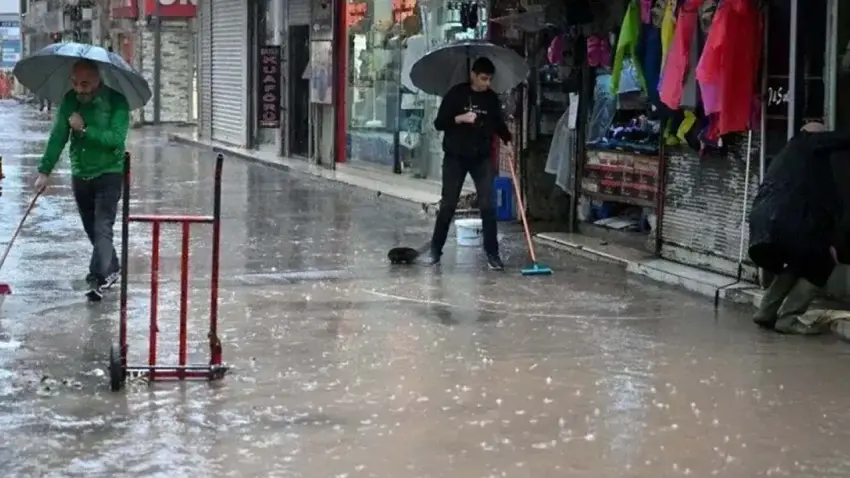 Kaya’dan altyapı çıkışı: Gökten nimet yağıyor, İzmir’de afete dönüşüyor haberinin görseli