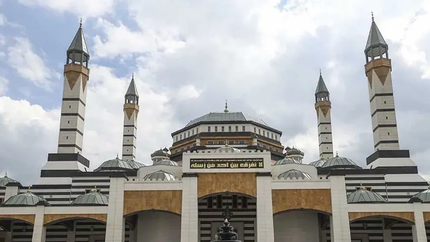 Namaz sonrasında kavga: Ayakkabısı kaybolunca cami görevlisinin burnunu kırdı! haberinin görseli