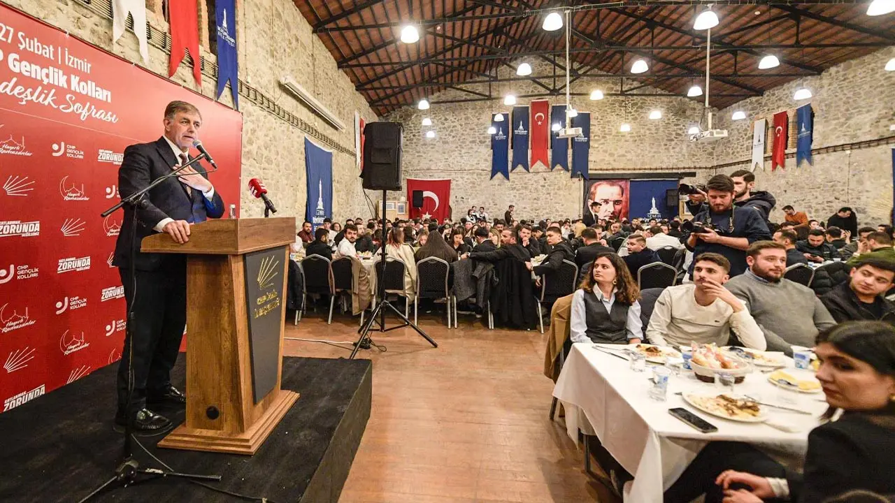 Başkan Tugay CHP İzmir İl Gençlik Kolları’nın iftarında konuştu