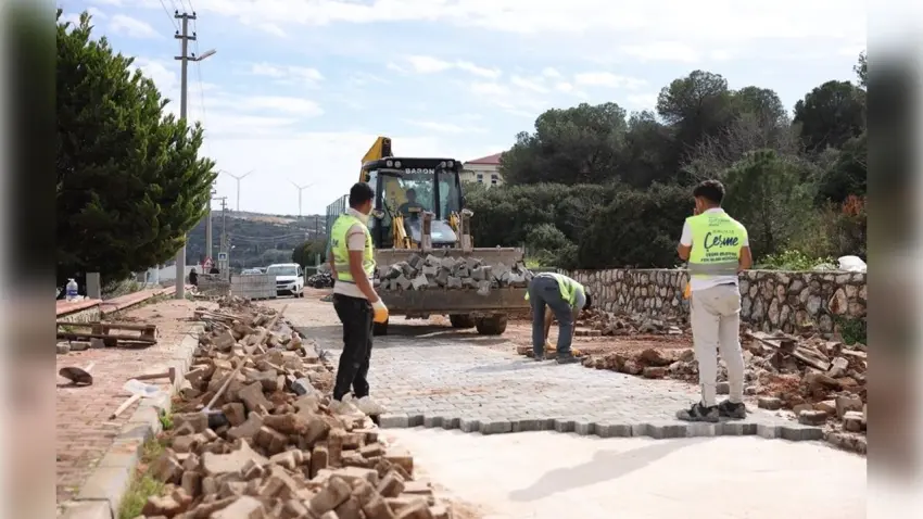 Çeşme Belediyesi’nden ilçe genelinde yol yenileme seferberliği haberinin görseli