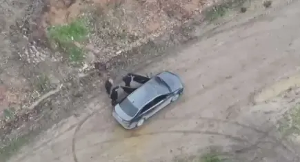 Çiftlikte dehşet: Çalışanına elektrikli testereyle saldırdı!