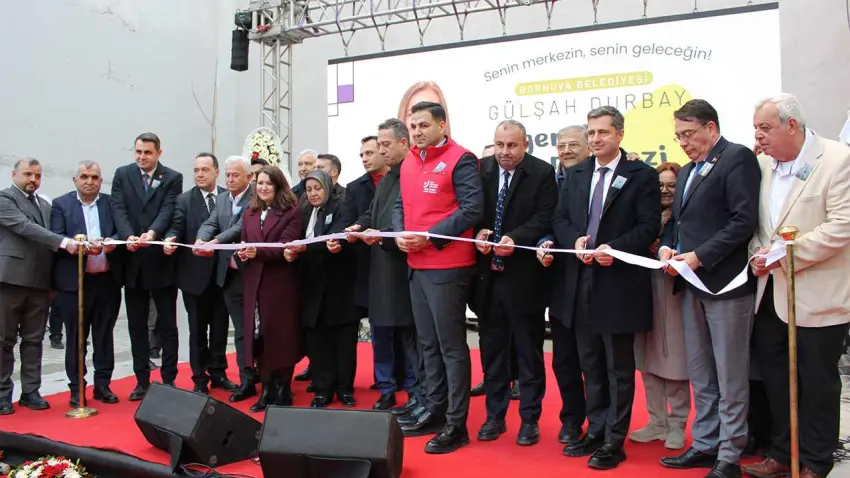 Gülşah Durbay Gençlik Merkezi açılışında iktidara eleştiri yağmuru: Bunlar gitmeden ülke düzelmez haberinin görseli