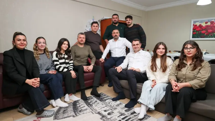 İl Başkanı Güç ve Başkan Duman, iftar sofrasında gençlerin derdini dinledi haberinin görseli