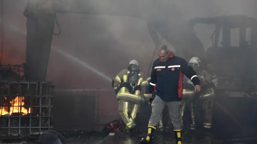 İzmir haber: Geri dönüşüm fabrikasında yangın haberinin görseli