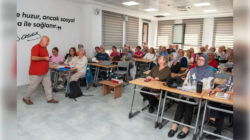 Karşıyaka’da 3. Yaş Üniversitesi’nde heyecan başladı haberinin görseli