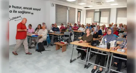 Karşıyaka’da 3. Yaş Üniversitesi’nde heyecan başladı