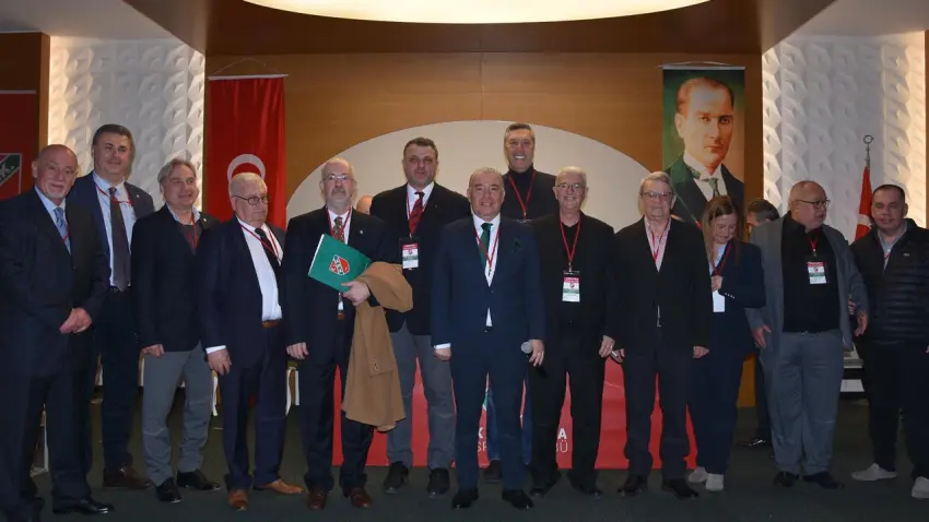 Karşıyaka’da Divan Başkanlığına Mehmet Yaya seçildi haberinin görseli