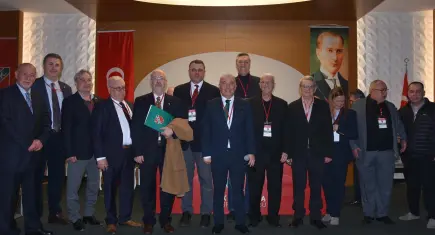 Karşıyaka’da Divan Başkanlığına Mehmet Yaya seçildi