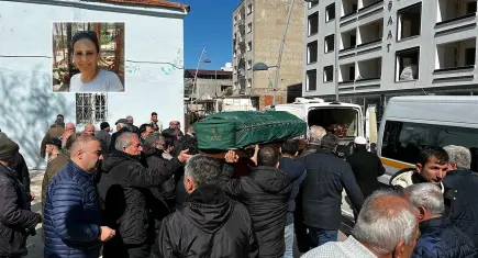 Okula yemek götürürken can verdi: 3 çocuk annesi toprağa İzmir’de verildi