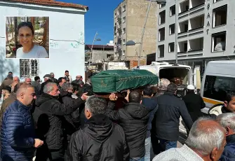 Okula yemek götürürken can verdi: 3 çocuk annesi toprağa İzmir’de verildi