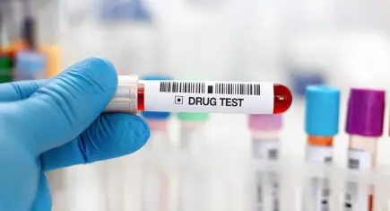 Okullarda 12-18 yaş arası öğrencilere uyuşturucu testi yapılacak