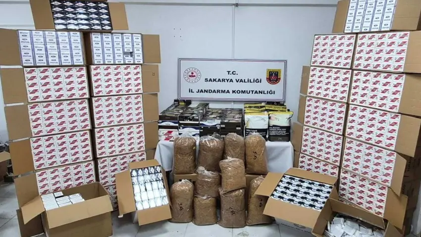 Sakarya jandarmasından dev kaçakçılık darbesi: 750 bini aşkın makaron ele geçirildi! haberinin görseli