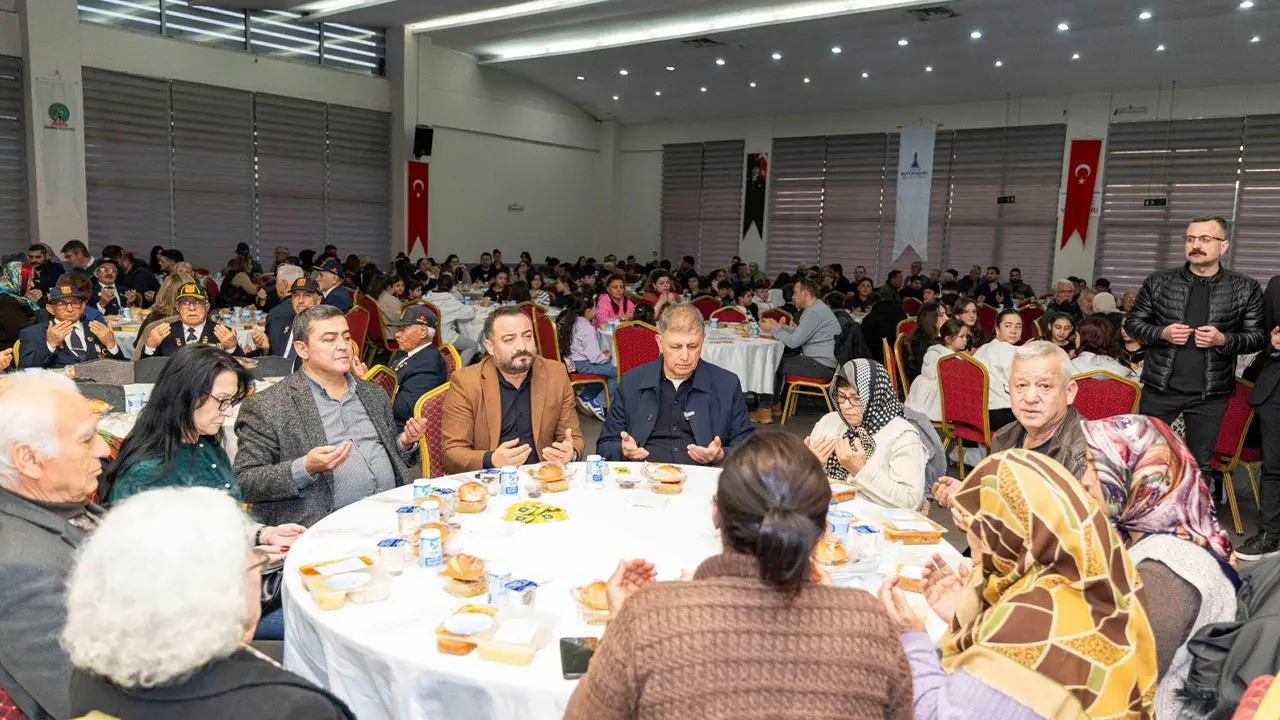 Büyükşehir iftar sofrasını bu kez Ödemiş’te kurdu
