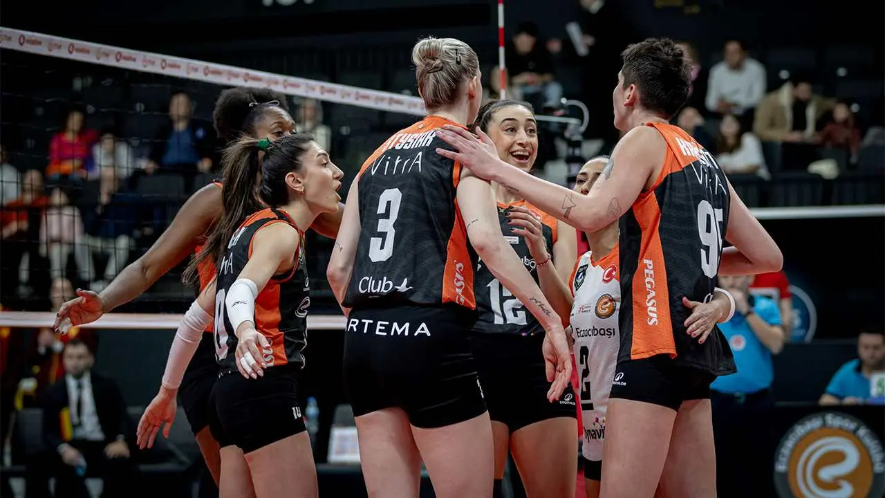 Göztepe İstanbul'da direnemedi: Eczacıbaşı karşısında 3-1 mağlup