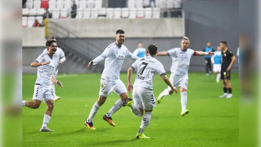 İzmir’de Asırlık Derbi Heyecanı haberinin görseli