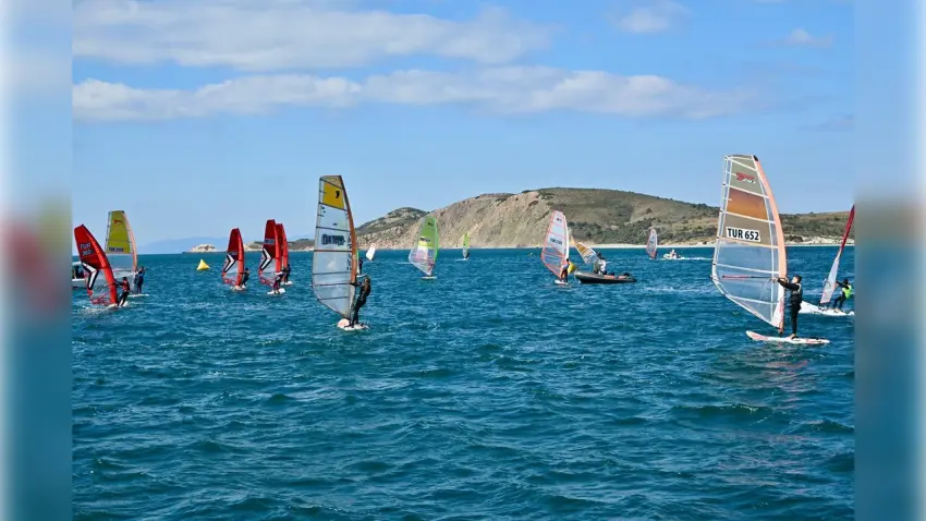 TECHNO 293 Valilik Kupası Yelken Yarışları Foça'da start verdi haberinin görseli