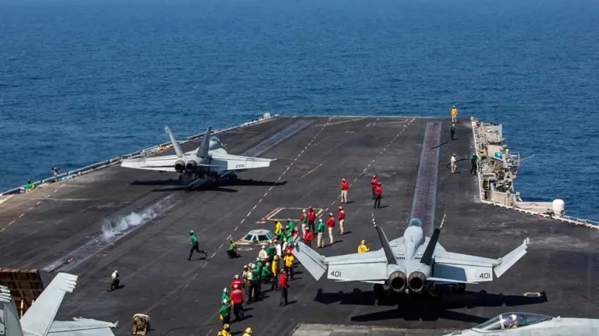 ABD: USS Abraham Lincoln uçak gemisi vurulmadı haberinin görseli
